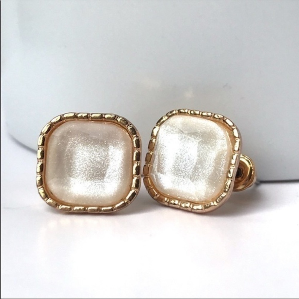 Champagne White Homaica Marble Stud Pearlescent Earrings